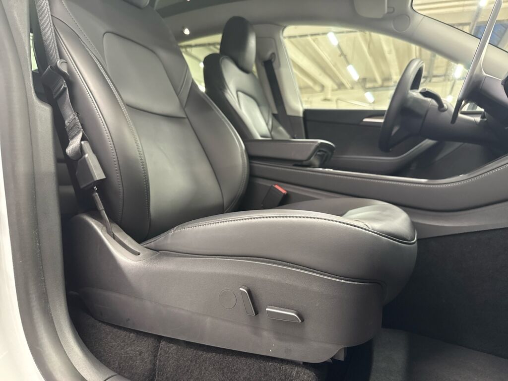 Tesla Model Y 2022 Valkoinen