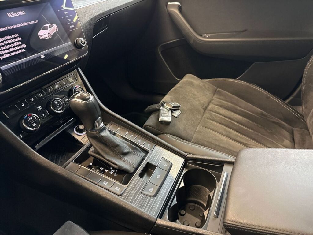 Skoda Superb 2023 Harmaa