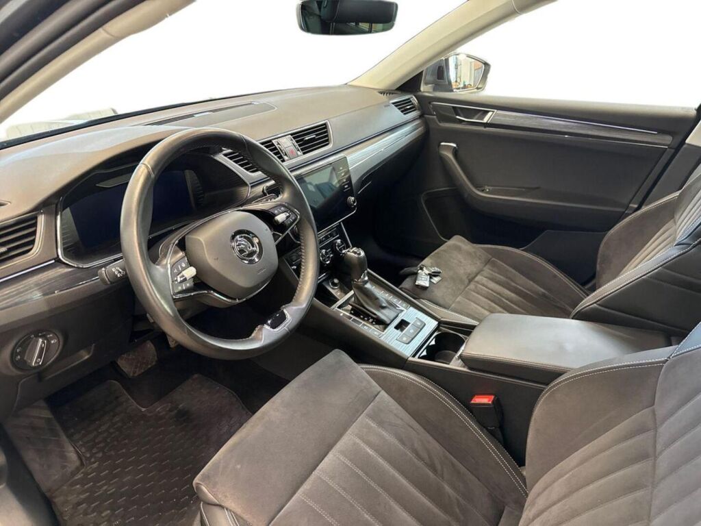 Skoda Superb 2023 Harmaa