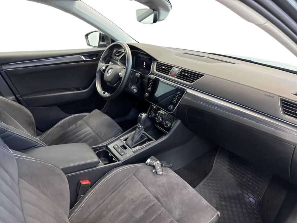 Skoda Superb 2023 Harmaa