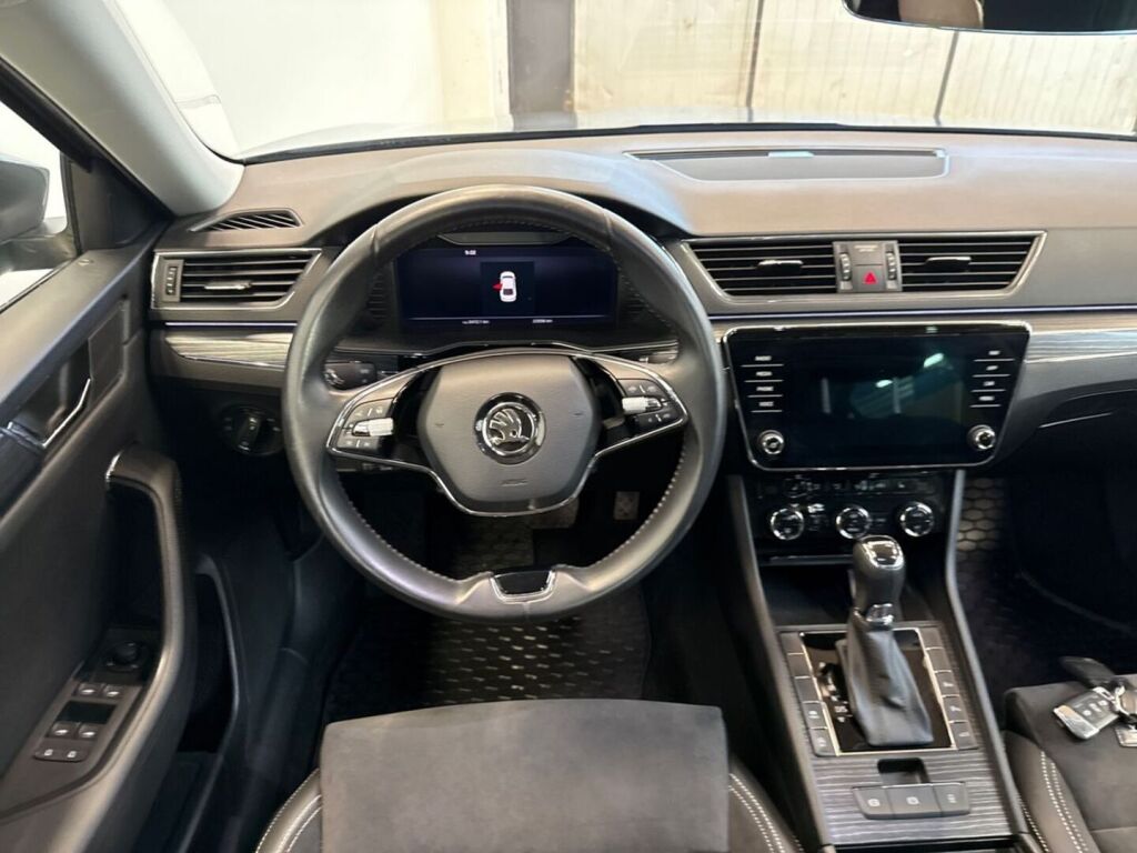 Skoda Superb 2023 Harmaa