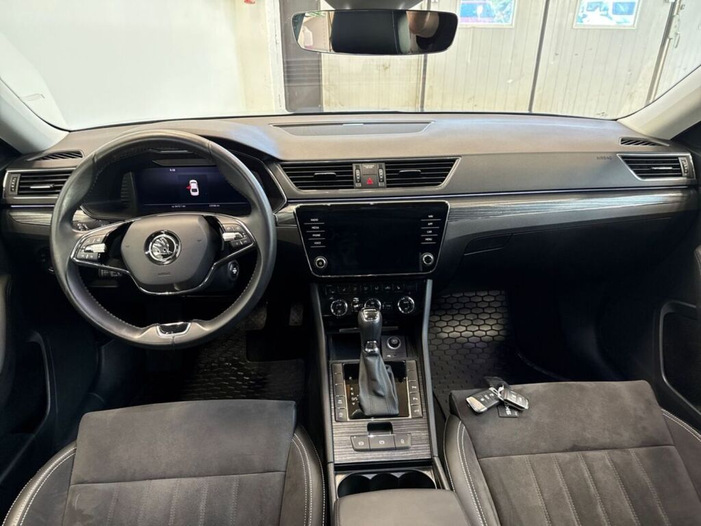 Skoda Superb 2023 Harmaa