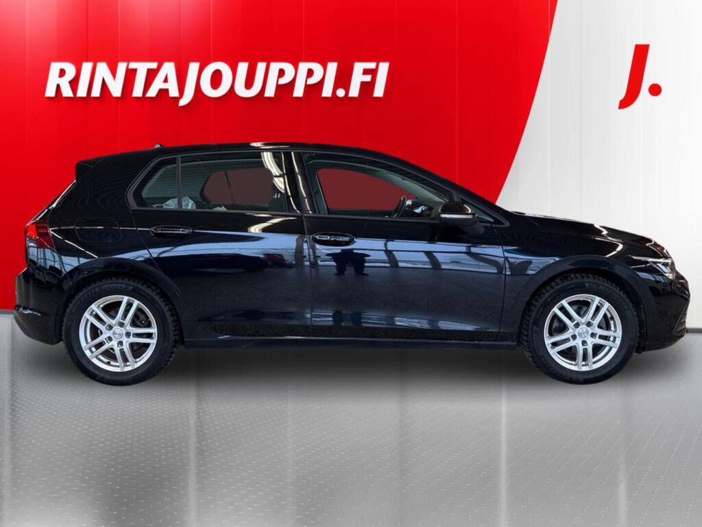 Volkswagen Golf 2023 Musta