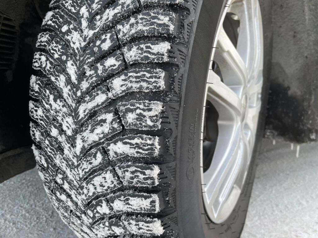 Volkswagen Golf 2023 Musta