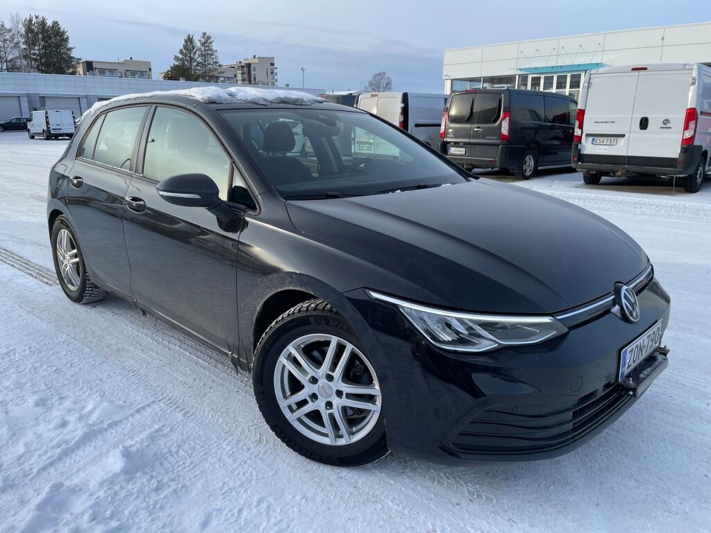 Volkswagen Golf 2023 Musta