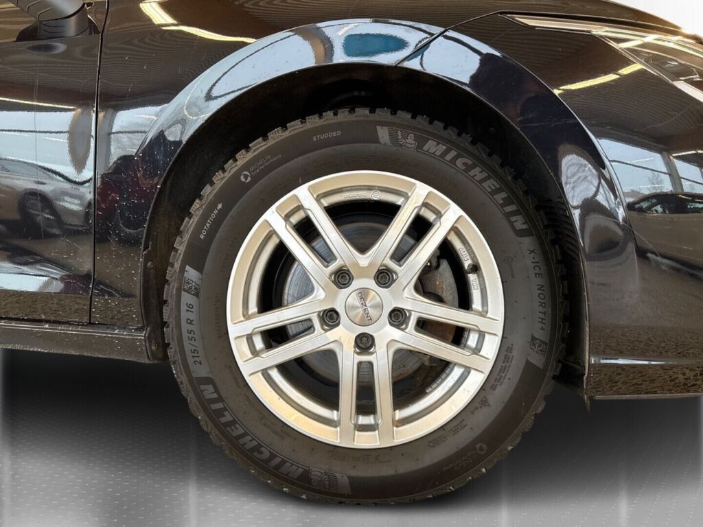 Volkswagen Golf 2023 Musta