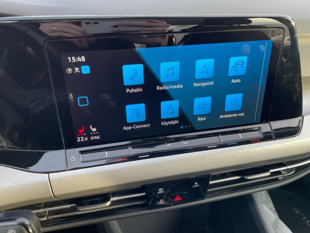 Volkswagen Golf 2023 Musta