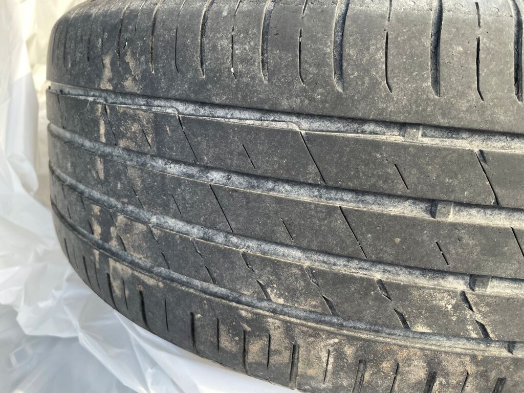 Volkswagen Golf 2023 Musta