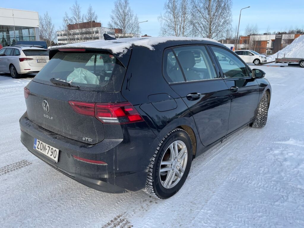 Volkswagen Golf 2023 Musta