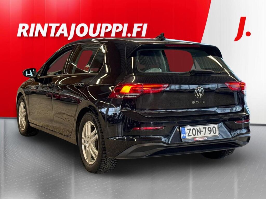 Volkswagen Golf 2023 Musta