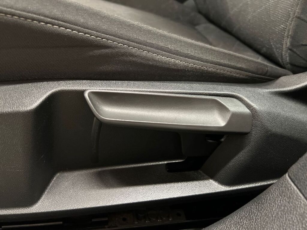 Volkswagen Golf 2022 Sininen