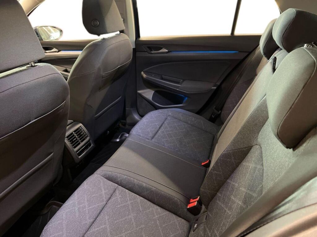 Volkswagen Golf 2022 Sininen