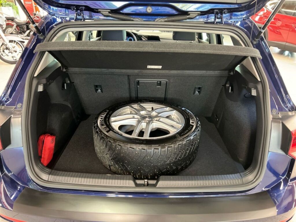 Volkswagen Golf 2022 Sininen