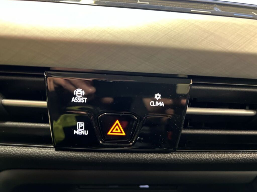 Volkswagen Golf 2022 Sininen
