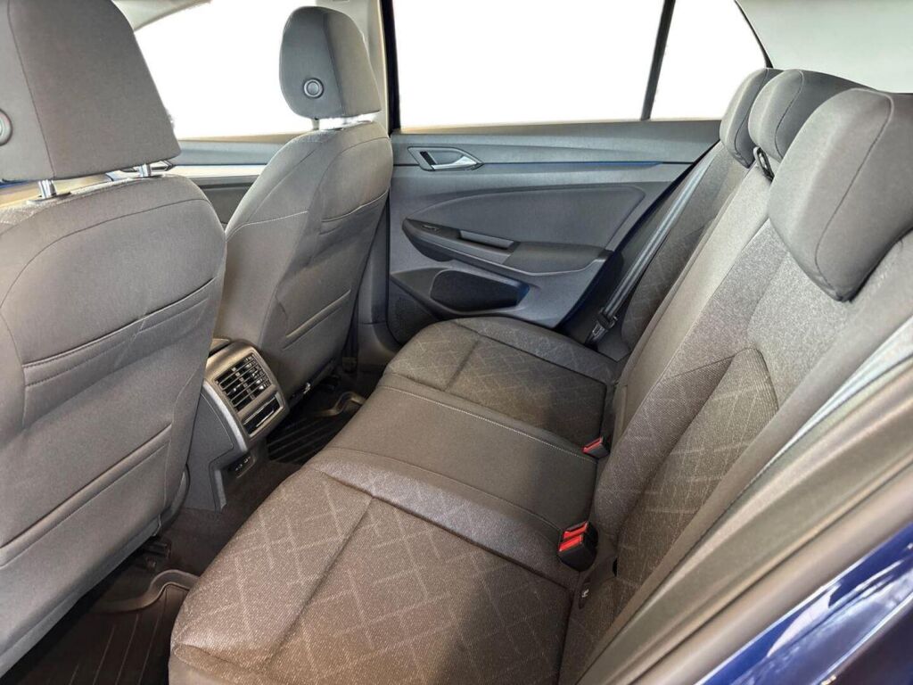 Volkswagen Golf 2022 Sininen