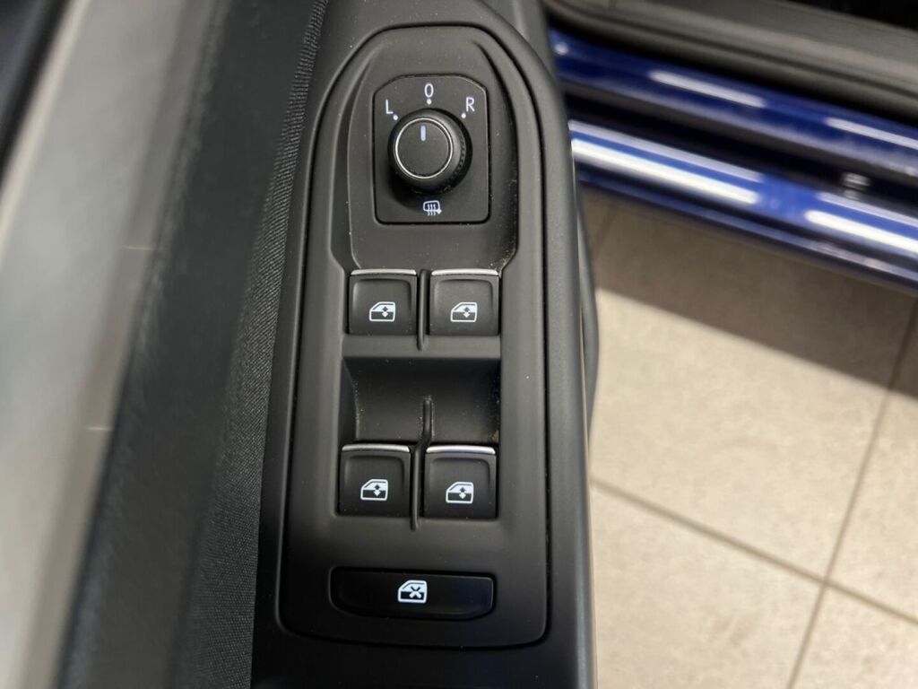 Volkswagen Golf 2022 Sininen