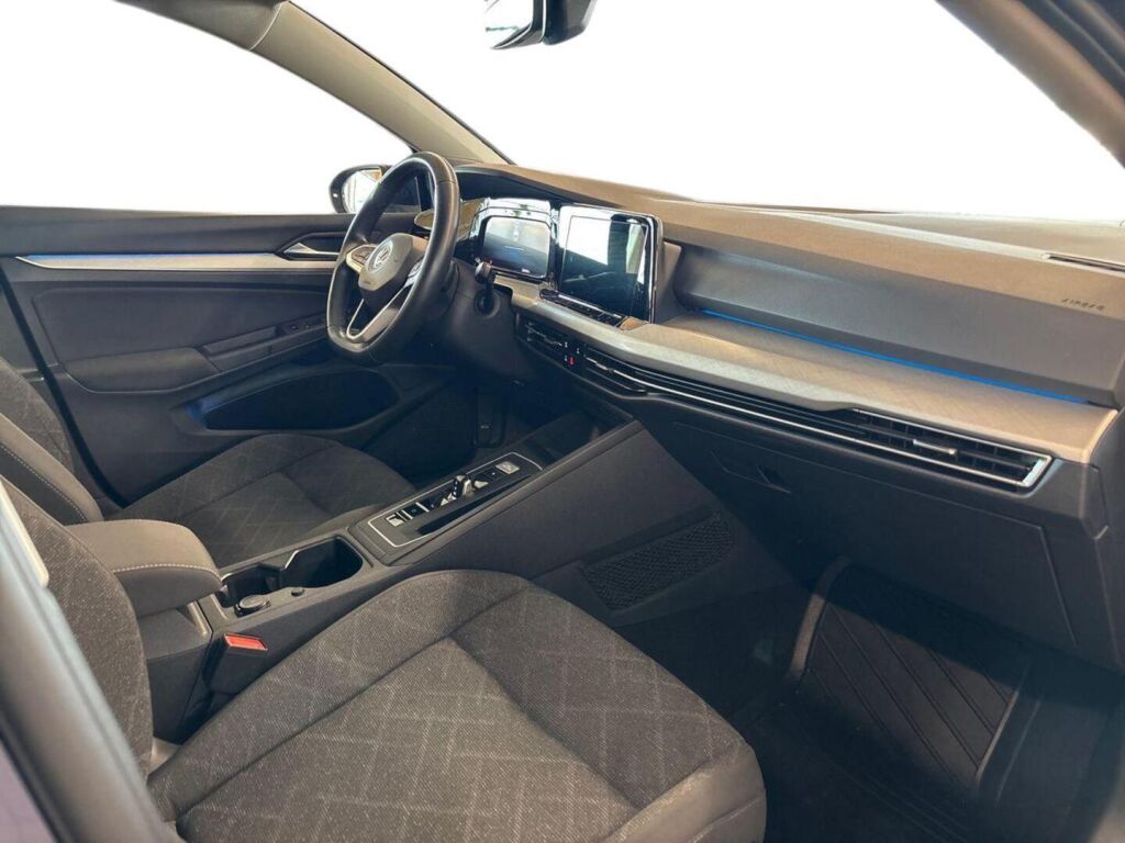 Volkswagen Golf 2022 Sininen