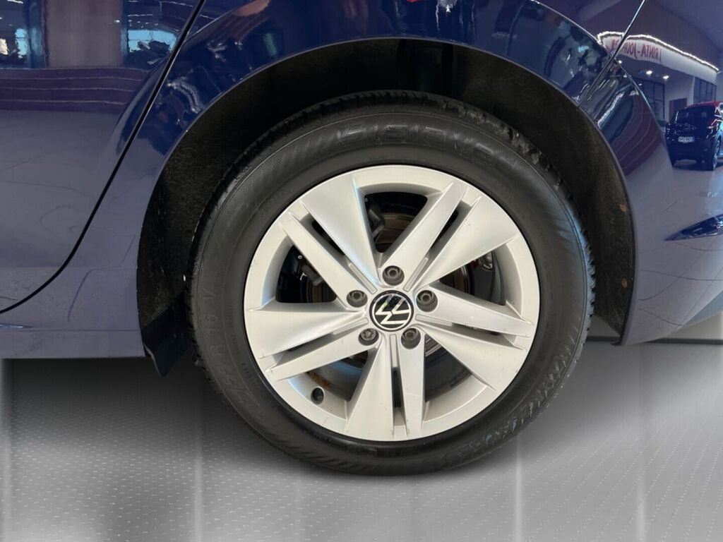 Volkswagen Golf 2022 Sininen