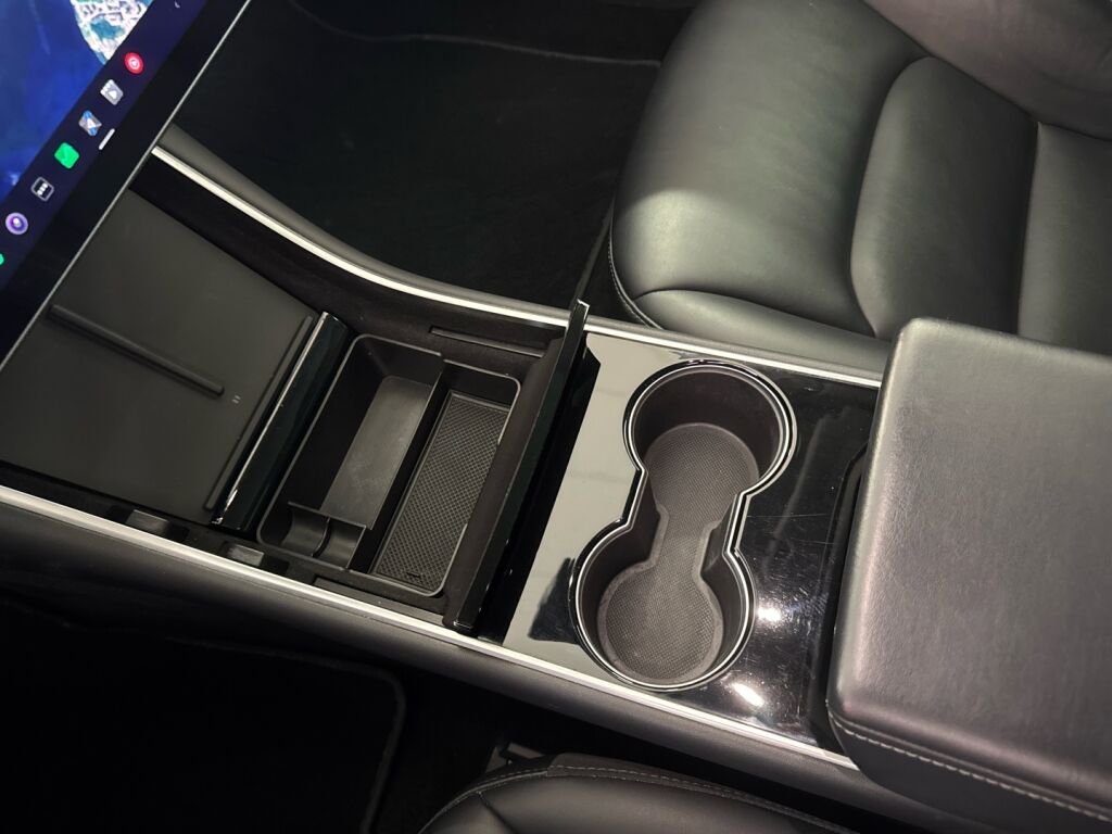 Tesla Model 3 2019 Harmaa