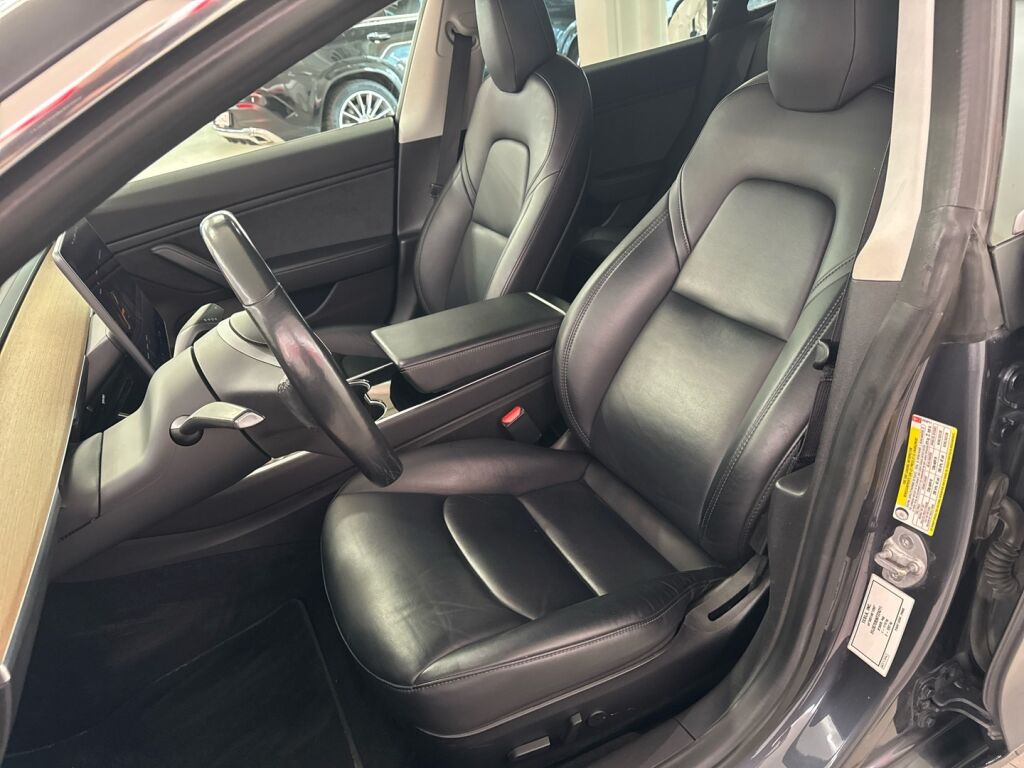 Tesla Model 3 2019 Harmaa