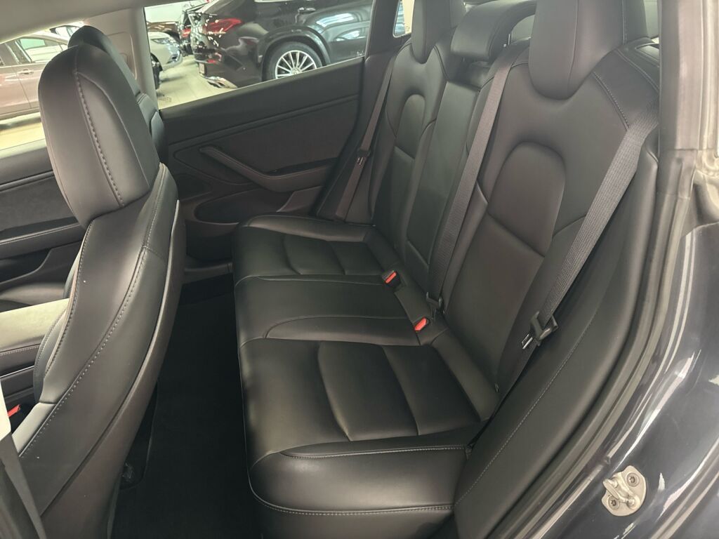 Tesla Model 3 2019 Harmaa