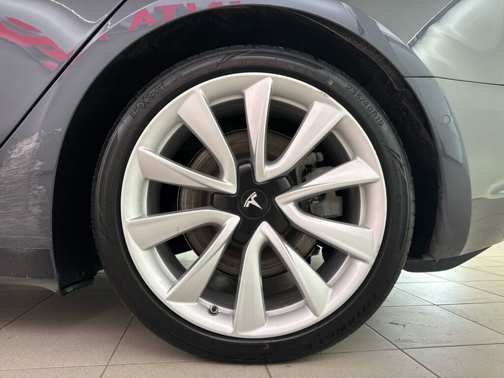 Tesla Model 3 2019 Harmaa