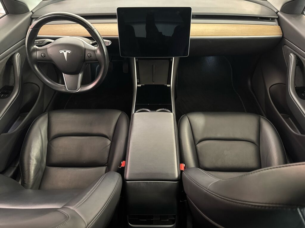 Tesla Model 3 2019 Harmaa
