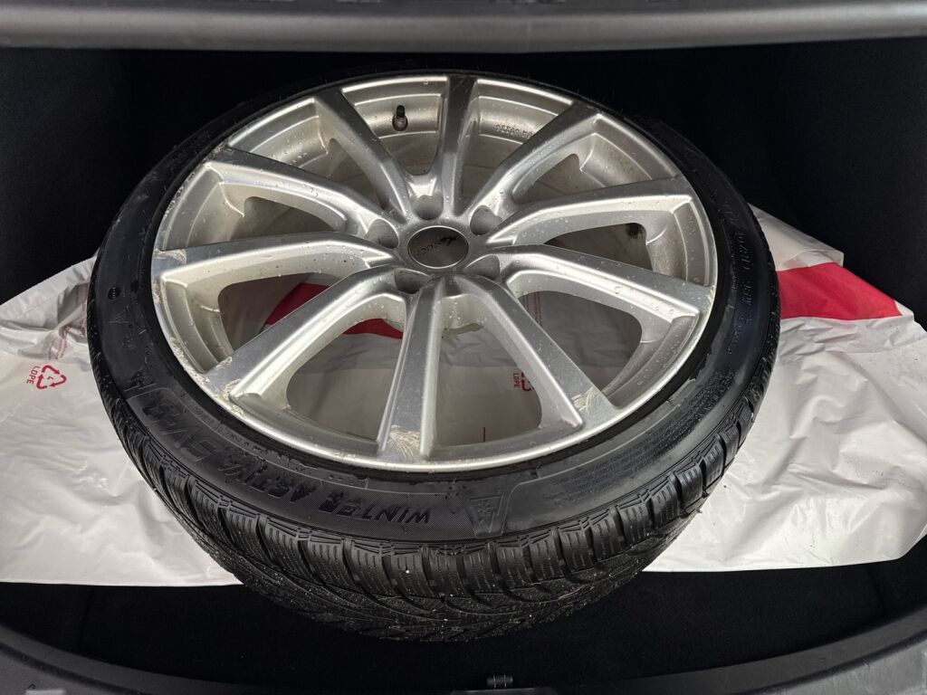 Tesla Model 3 2019 Harmaa