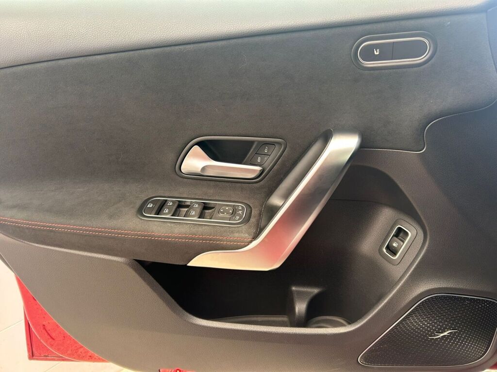 Mercedes-Benz A 2020 Punainen