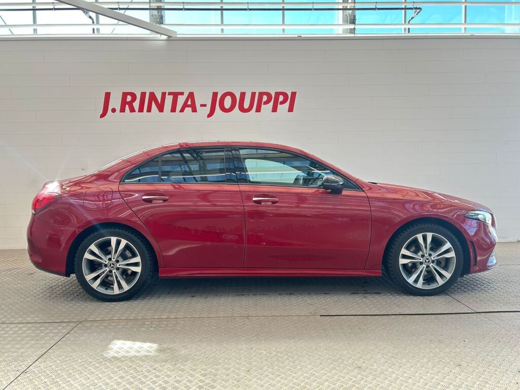 Mercedes-Benz A 2020 Punainen
