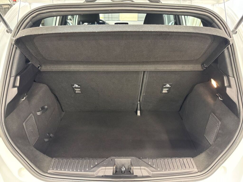 Ford Fiesta 2020 Valkoinen