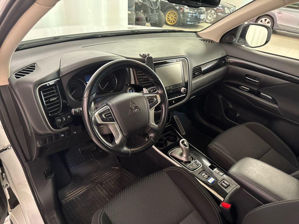 Mitsubishi Outlander PHEV 2020 Valkoinen