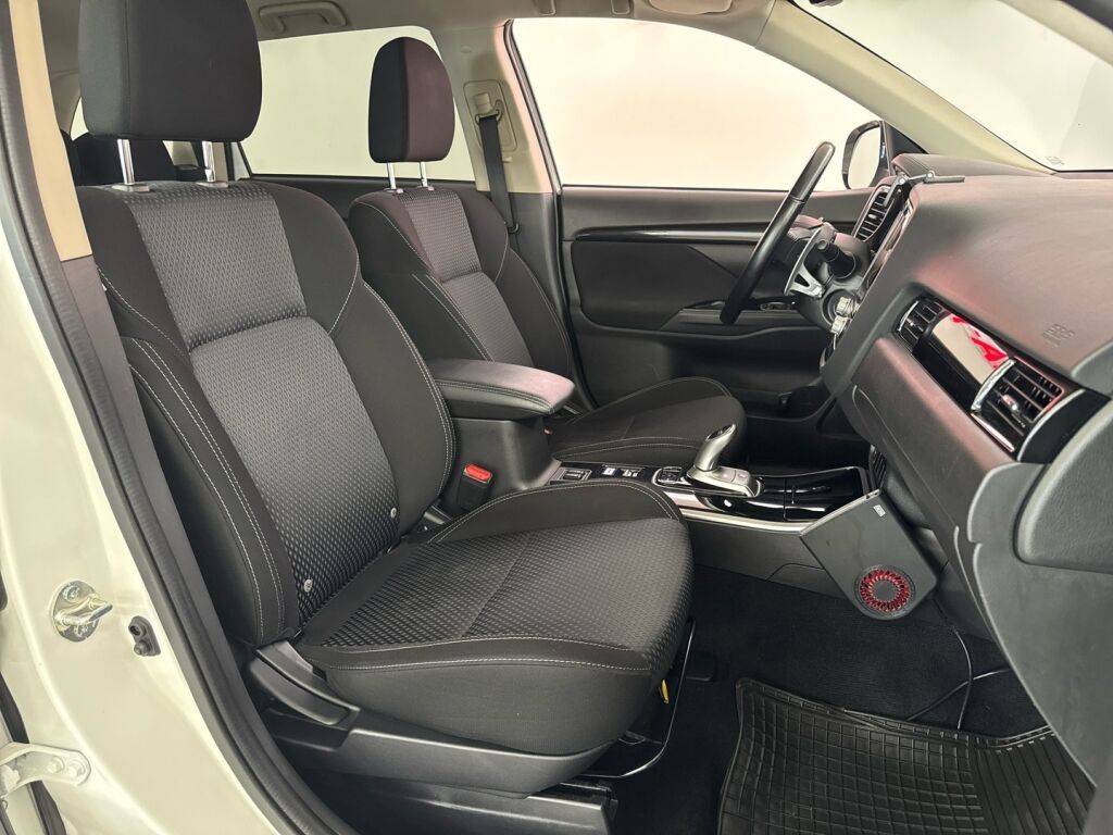 Mitsubishi Outlander PHEV 2020 Valkoinen