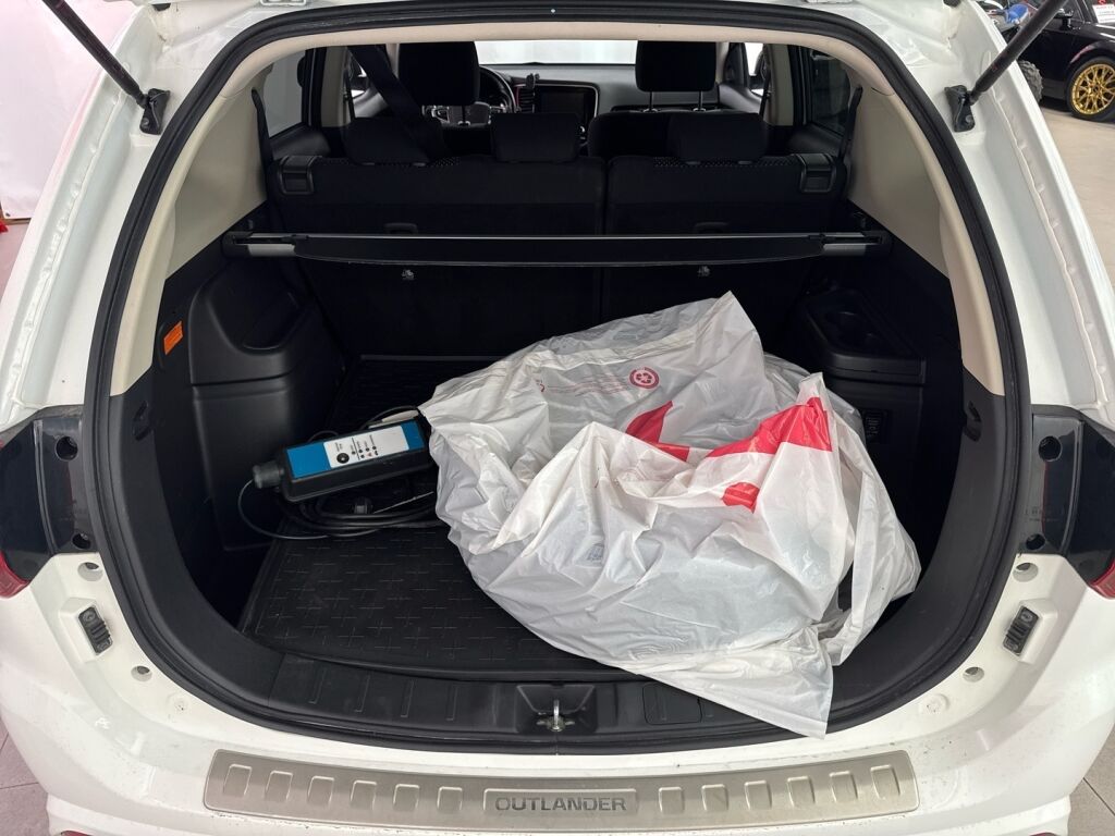 Mitsubishi Outlander PHEV 2020 Valkoinen