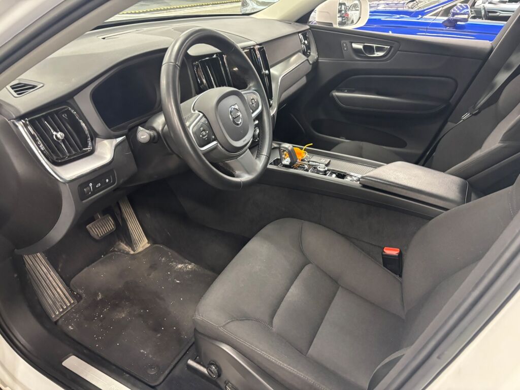 Volvo XC60 2022 Valkoinen