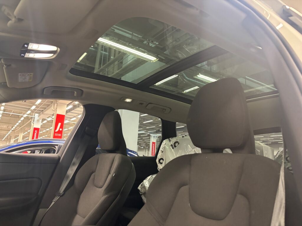 Volvo XC60 2022 Valkoinen