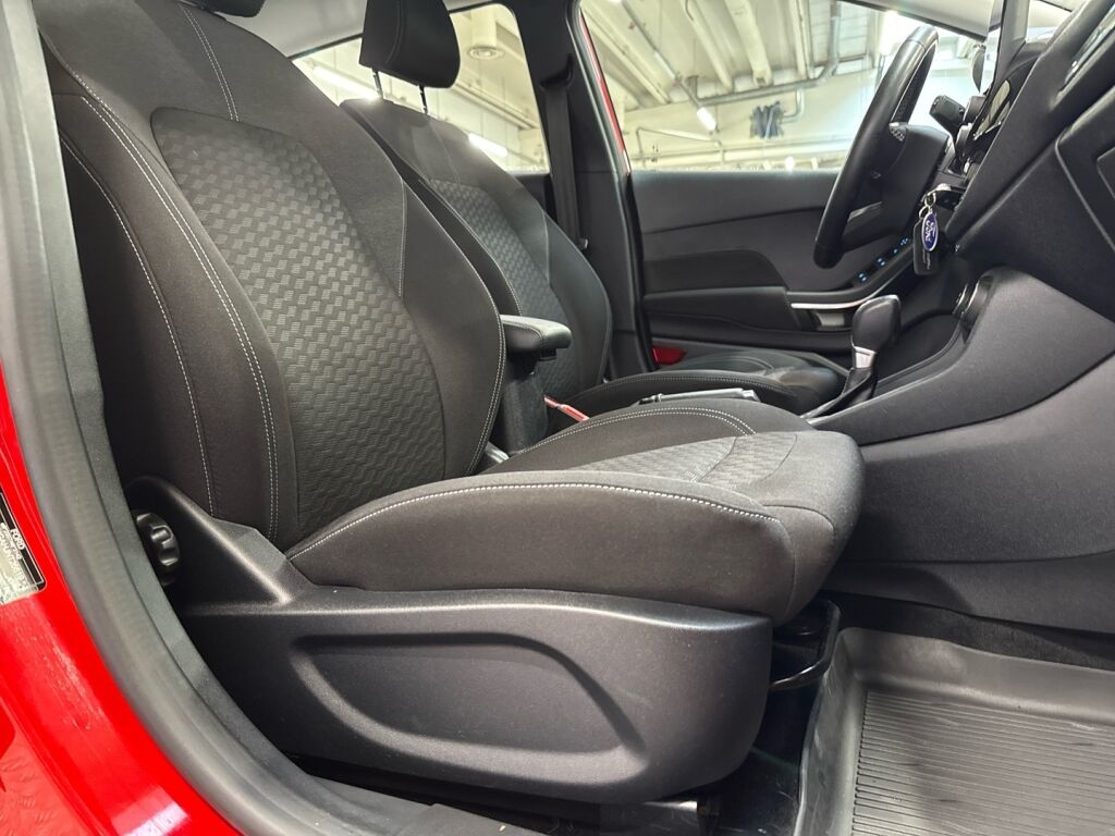 Ford Fiesta 2022 Punainen