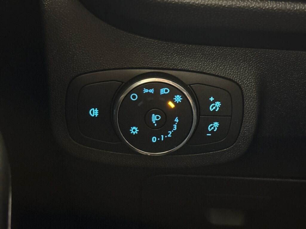 Ford Fiesta 2022 Punainen