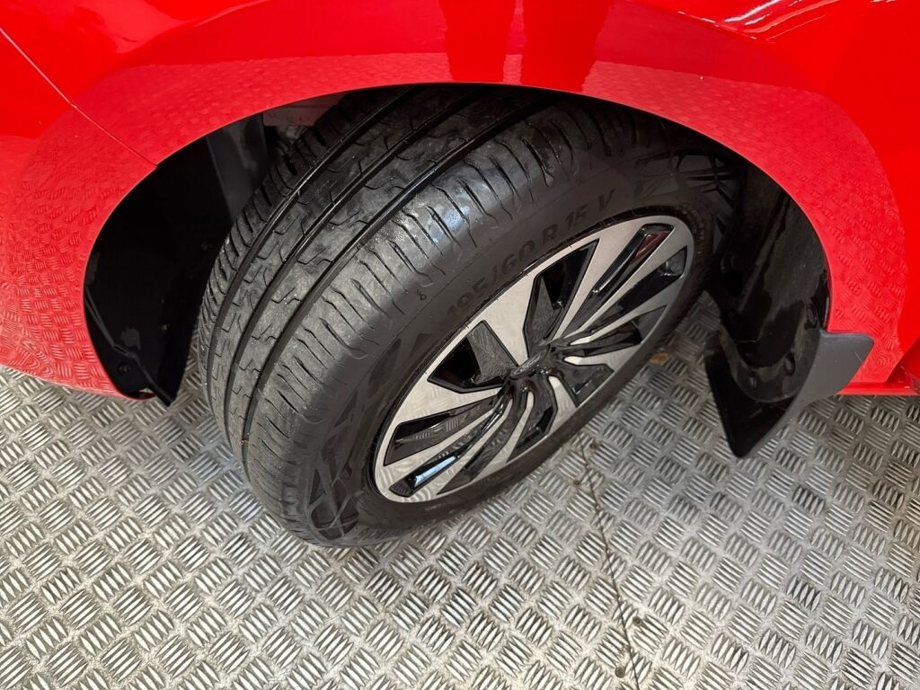 Ford Fiesta 2022 Punainen