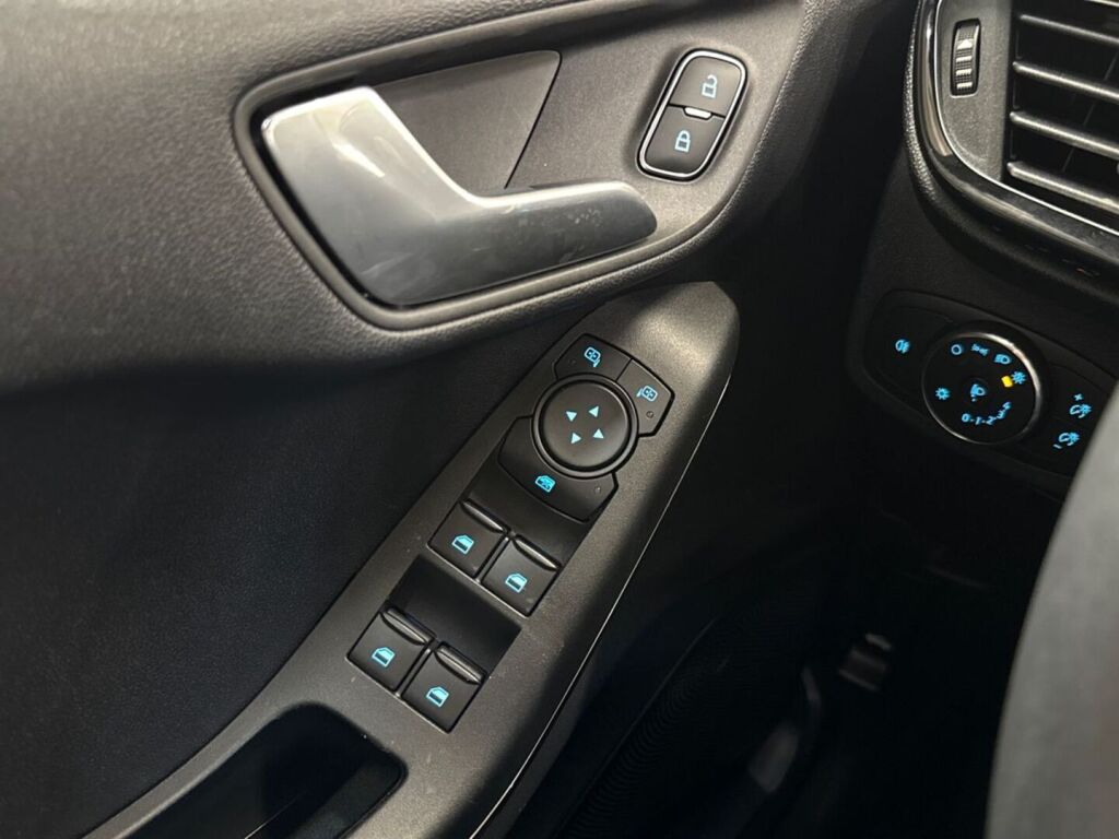 Ford Fiesta 2022 Musta