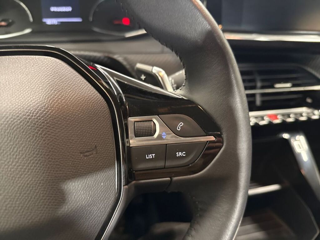 Peugeot 208 2023 Keltainen