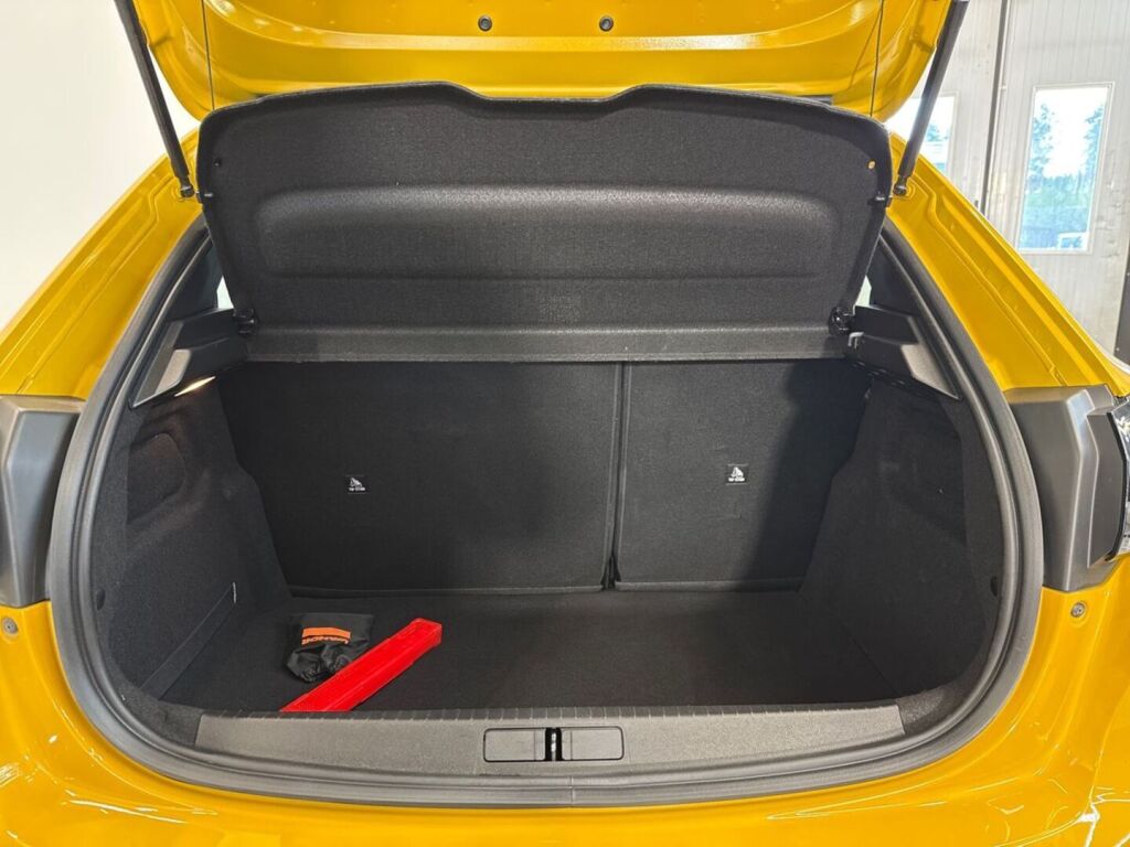 Peugeot 208 2023 Keltainen