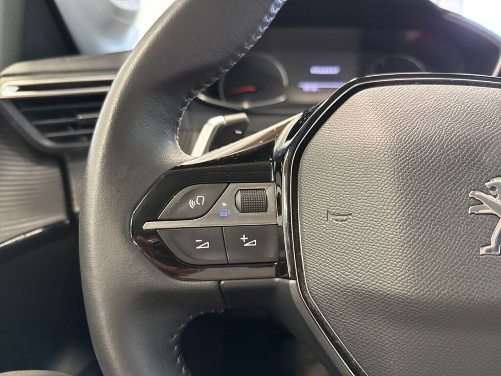 Peugeot 208 2023 Keltainen