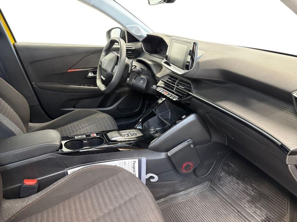 Peugeot 208 2023 Keltainen