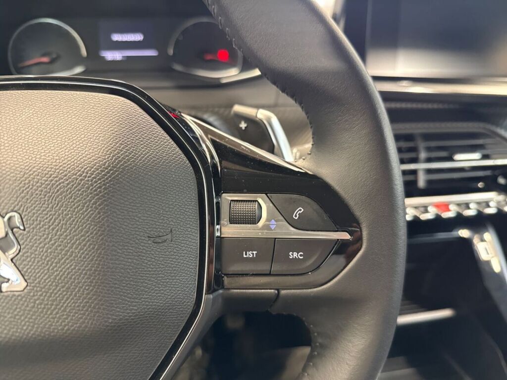Peugeot 208 2023 Keltainen