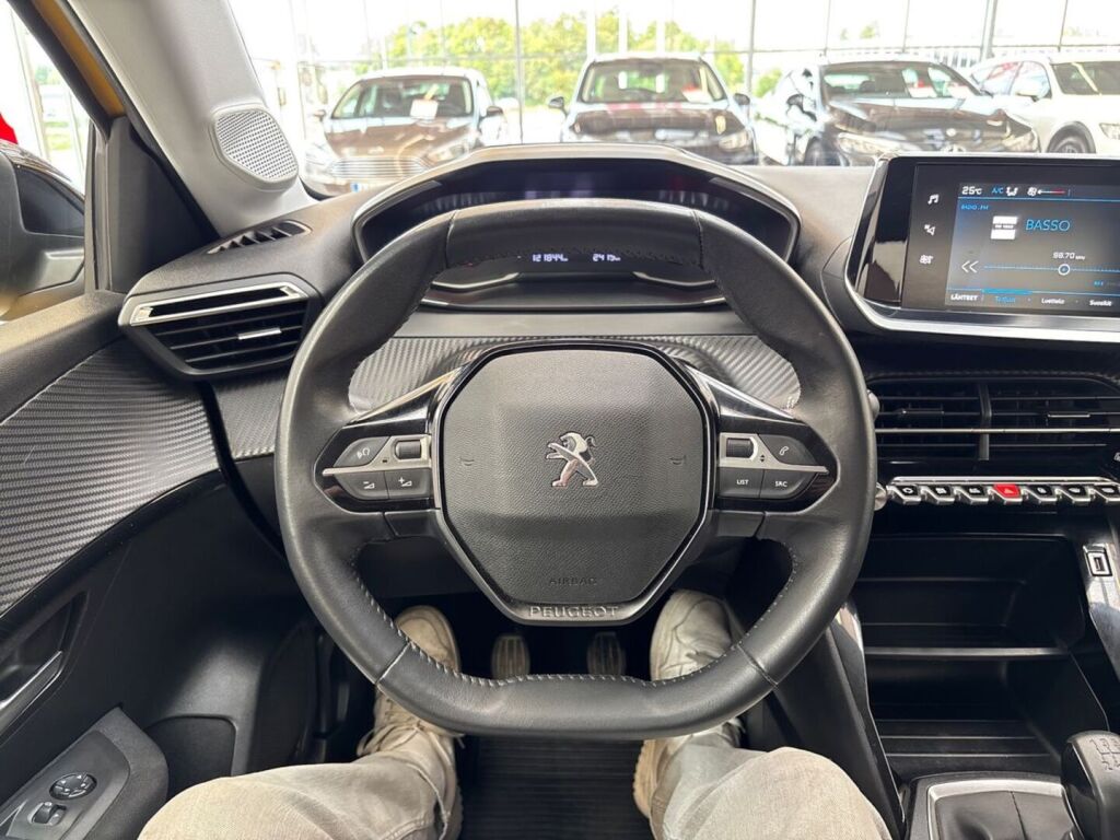 Peugeot 208 2022 Keltainen