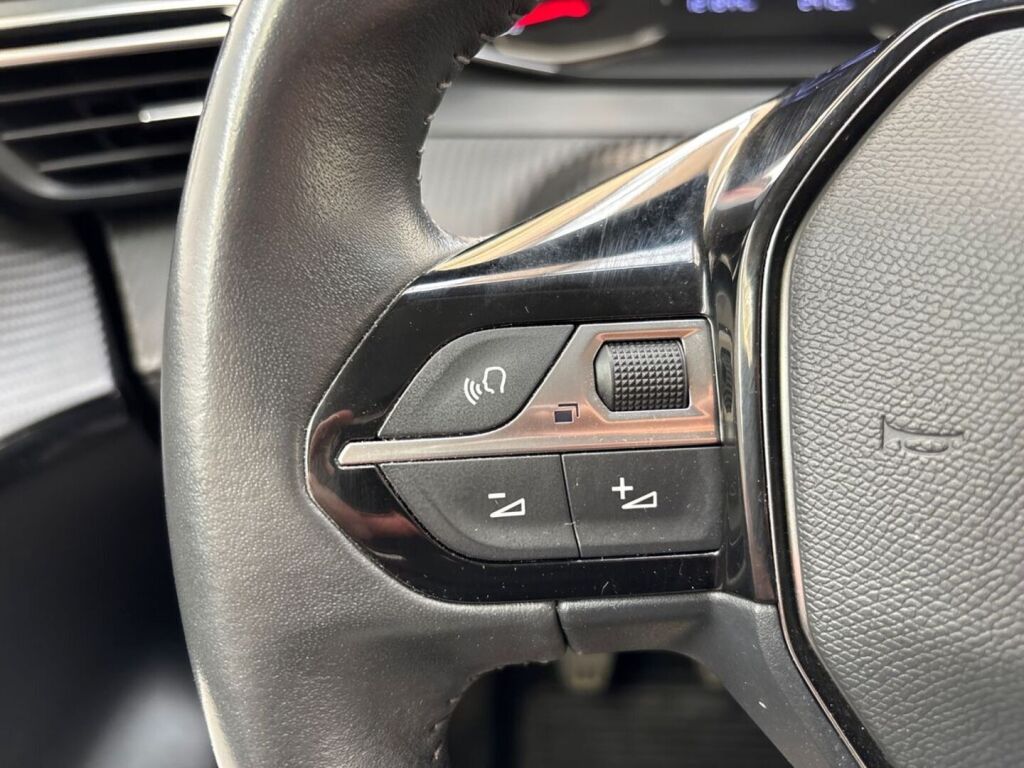 Peugeot 208 2022 Keltainen