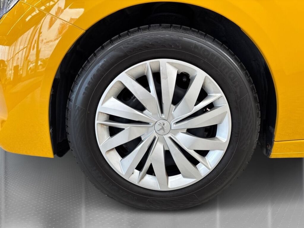 Peugeot 208 2022 Keltainen