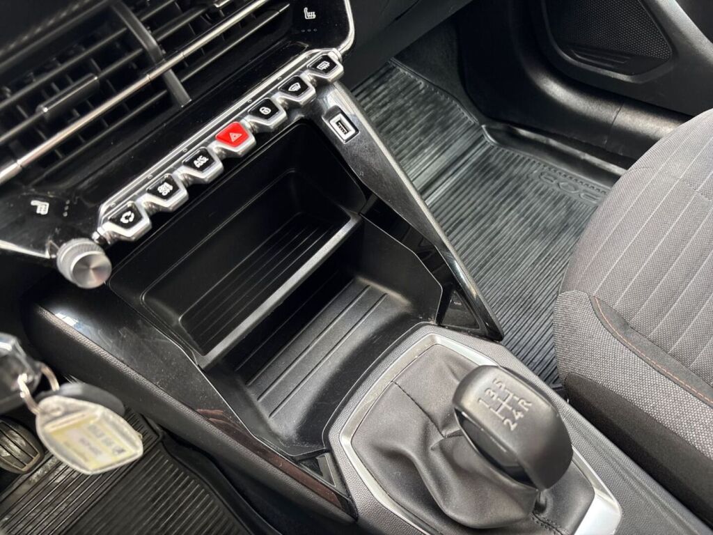 Peugeot 208 2022 Keltainen
