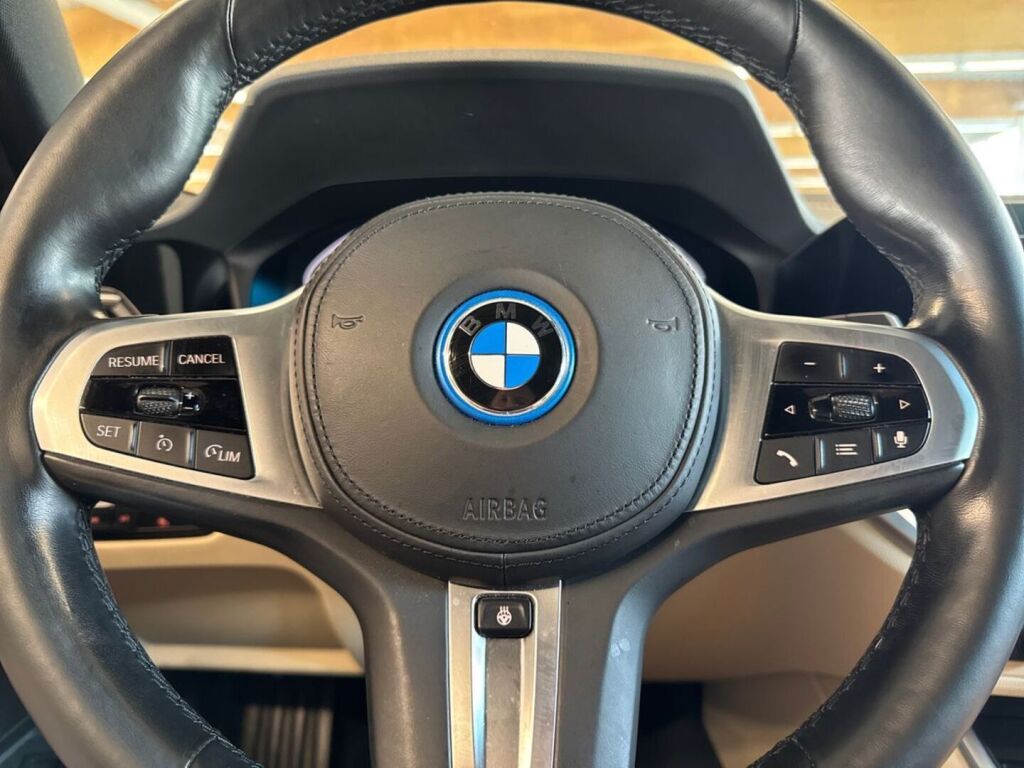 BMW 320 2022 Punainen